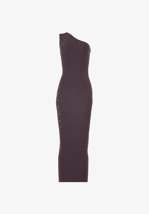 En axel, figurnära klänning i en djup lila färg. Tillverkad av stretchigt tyg med eleganta linjer och subtila detaljer i sidorna. Lång, kroppsnära silhuett.