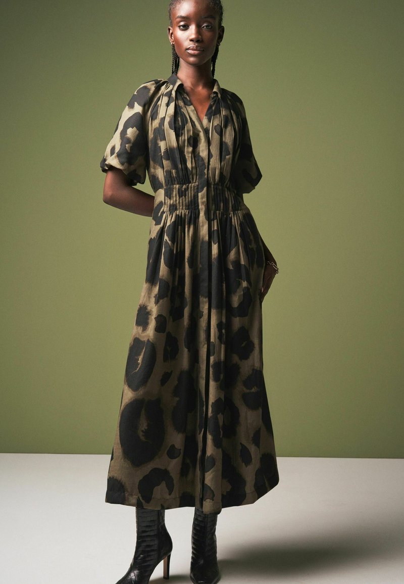 Next PUFF SLEEVE MIDI - REGULAR FIT - Košilové šaty - khaki green animal print