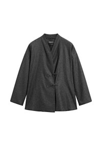 Mørkegrå jakke med en indviklet design, der har en sjalkrave, lange ærmer og dobbelt knaplukning. Fremstillet af struktureret stof.