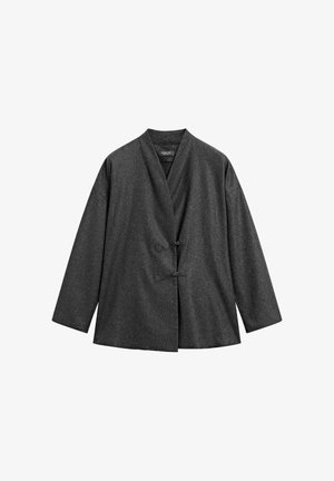 Mørkegrå jakke med en indviklet design, der har en sjalkrave, lange ærmer og dobbelt knaplukning. Fremstillet af struktureret stof.