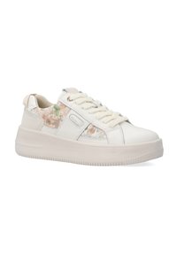 Weiße Sneaker mit blumigen Stoffakzenten, strukturierten Seiten, flacher Sohle und runder Zehenpartie. Mit weißen Schnürsenkeln und einem dezenten Logo-Detail.