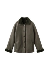 Giacca in pelle sintetica verde oliva con un colletto peloso verde scuro, chiusura a bottoni, due tasche applicate e morbida fodera in pile ai polsini.