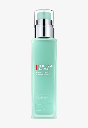 Bouteille verte menthe Biotherm Homme Aquapower Advanced Gel avec distributeur pompe argenté et bouchon transparent, étiquetée ultra-hydratante et fortifiante.