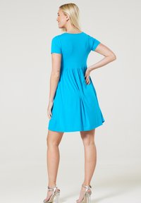 Chelsea Clark UMSTANDS UND STILLKLEID - Sukienka z dżerseju