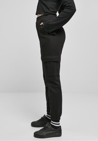 Urban Classics Cargobyxor - black
