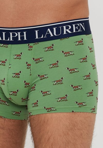 Zelene bokserice s uzorkom smešnih smešnih i belih pasa. Imaju mornarsko plavu elastičnu traku s "Ralph Lauren" logom u beloj boji. Mekana tkanina.