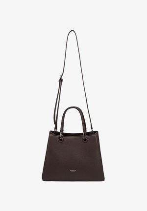 Borsa a tracolla in pelle marrone scuro con texture, dotata di due manici corti, di una tracolla lunga regolabile e di un piccolo logo argentato sul fronte.