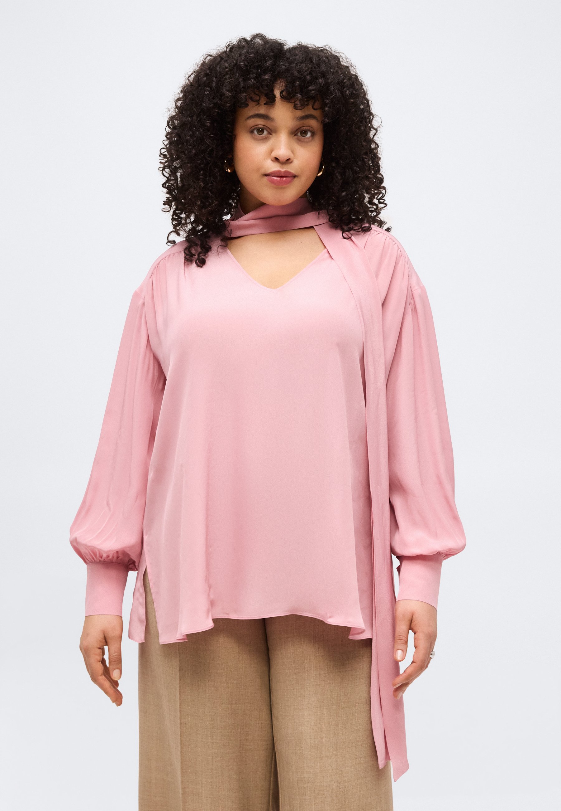 Chemise Femme Marina Rinaldi Ligne N.O.W – Modèle OBOLI En Satin Bleu Clair – Neuf Avec étiquettes
