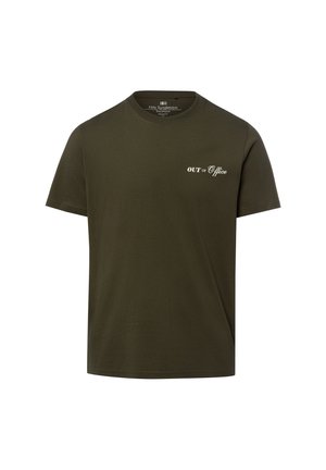 Donkergroene T-shirt met korte mouwen met de tekst 'OUT of Office' in het wit gedrukt op de linkerborst, ronde hals, effen achtergrond.