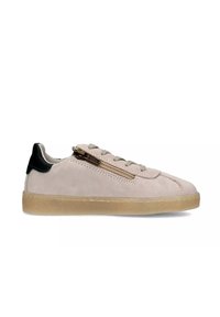 Sneakers in suede beige chiaro con suola in gomma, con un accento in pelle nera sul tallone e una zip laterale. Lacci in una tonalità abbinata.