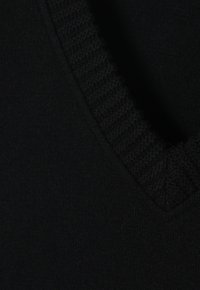 TATUUM Robe fourreau - black