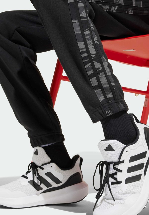 SEASONAL ESSENTIALS CAMOUFLAGE KIDS - Tracksuit bottoms4