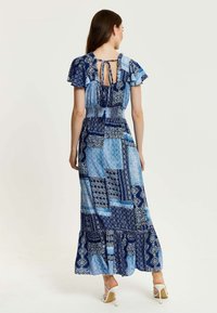 Liquorish TILE PRINT WITH SHORT SLEEVES - Maxi dress - blue