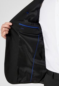 s.Oliver BLACK LABEL Colbert - black