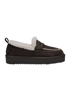 Mørkebrun slip-on loafer med hvid fluffy foring, tyk sort sål og struktureret syning langs den øverste kant og på overlæderet.