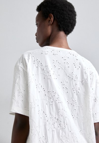 MUNTHE OAJI - T-shirt basique - white