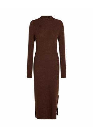 Braunes Strickkleid mit langen Ärmeln, hohem Ausschnitt, figurbetonter Silhouette und seitlichem Schlitzdetail. Glatte Textur mit geripptem Finish.