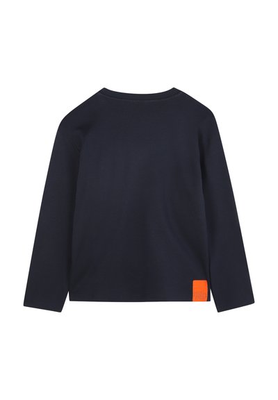 Marineblauw shirt met lange mouwen van katoen, met een ronde halslijn en een oranje logo-opdruk aan de onderzijde links. Soepele textuur.
