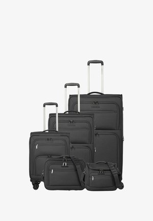 Set di cinque borse da viaggio nere che include tre valigie verticali con manici telescopici e due borse a tracolla poste davanti.