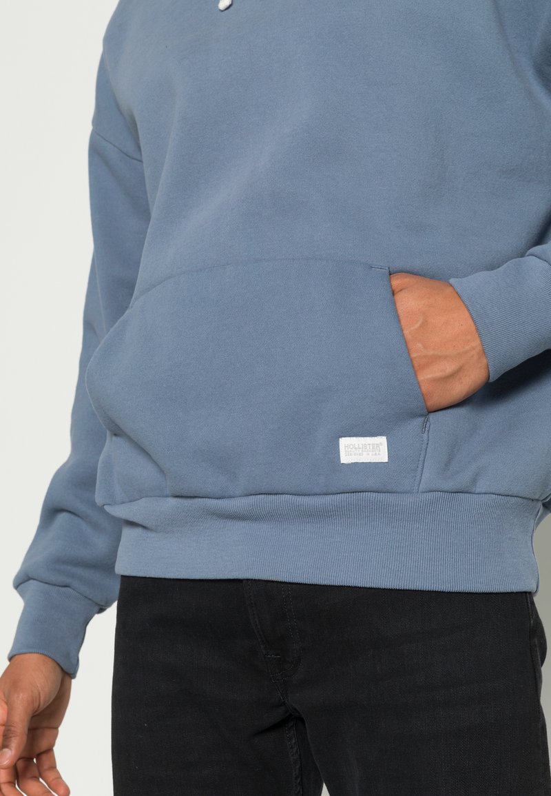 Damen Sweatshirts | Hollister Co. HEAVYWEIGHT JOCKTAG Kapuzenpullover mid blue/blau - XJ24994 Damen Sweatshirts | Hollister Co. HEAVYWEIGHT JOCKTAG Kapuzenpullover mid blue/blau - XJ24994