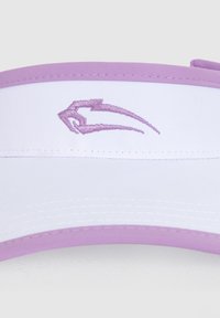 Weißer Schirm mit einem hellvioletten Band und gesticktem lila Logo auf der Vorderseite. Der Stoff ist glatt mit sichtbaren Nähten an den Kanten.