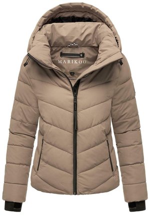 Giacca a vento trapuntata beige con cappuccio. Presenta una zip frontale, due tasche laterali e polsini elasticizzati. Il materiale appare liscio e leggero.