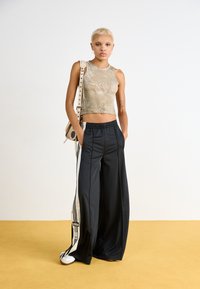 adidas Originals MEGA - Παντελόνι φόρμας - black