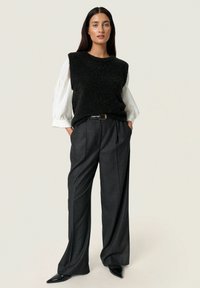 Soaked in Luxury Felső - black