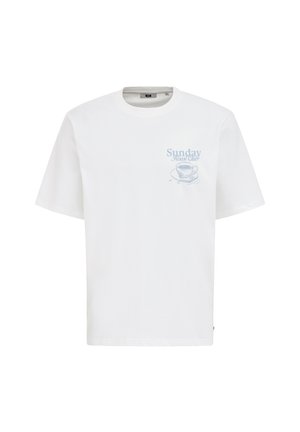 Bijela majica od pamuka, s opuštenim krojem, kratkim rukavima i prednjim grafičkim dizajnom u svijetloplavoj boji s natpisom "Sunday Kraal Club" i šalicom kave.