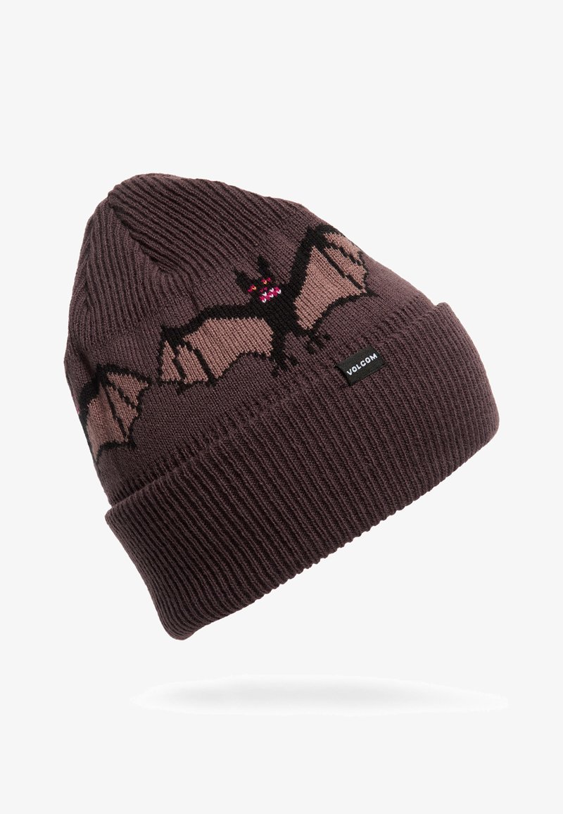 Bonnet tricoté marron foncé avec revers plié et motif chauve-souris aux yeux rouges et ailes déployées, étiqueté avec le logo Volcom.