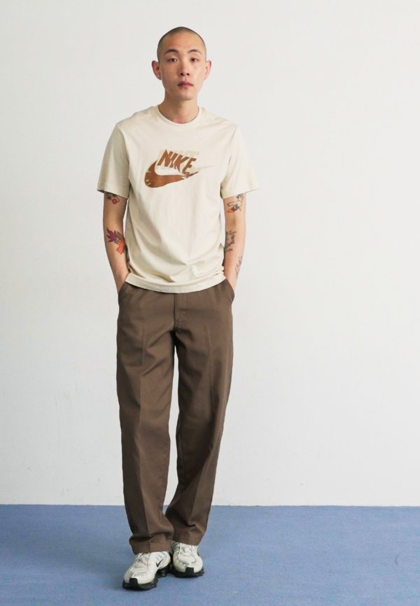 TEE FUTURA - Print T-shirt - light khaki4