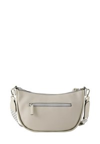 Borsa a spalla beige chiaro con superficie liscia e opaca. Presenta una tasca con zip frontale e un accento in metallo argentato. Include una tracolla regolabile.