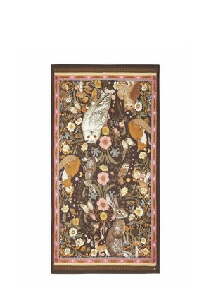 Dekorativer Stoff mit detaillierten Illustrationen einer Eule, Füchsen, Kaninchen, Blumen, Schmetterlingen und Pilzen auf dunklem Hintergrund mit rosa Rand.