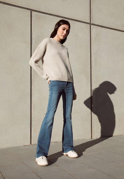 Tomorrow ALBERT FLARE - Calças de ganga bootcut - florence