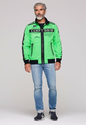 Camp David, CAMP DAVID LEICHTER BLOUSON MIT TAPES UND ARTWORKS - Bomberjacke - electric green