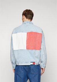 Tommy Jeans AIDEN  - Giacca di jeans - denim light