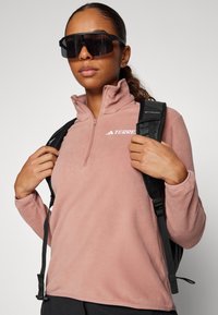 Adidas Terrex ESSENTIALS HALF ZIP  - Polárpulóver - warm clay