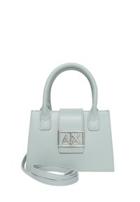 Lichtblauwe faux leren handtas met een gestructureerde vorm, bovenhandgrepen, een afneembare schouderband en zilveren logo-hardware op de voorflap.