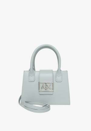 Sac à main en simili cuir bleu clair avec une forme structurée, des poignées supérieures, une bandoulière amovible et un matériel en logo argenté sur le rabat avant.