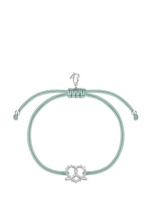 Hellgrünes verstellbares Kordelarmband mit einem silbernen herzförmigen Charm aus kleinen silbernen Perlen in der Mitte.