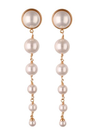 Øreringe med perledråber og guldfarvet metal; har en stift med faldende tråde af perler i forskellige størrelser med en blank finish.