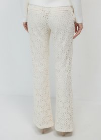 Calliope A ZAMPA MACRAMÈ - Pantalon classique - crema