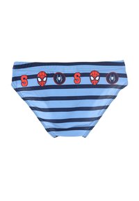Costumi da bagno blu a righe con illustrazioni di ragni rossi e la lettera "S" in arancione. Realizzati in tessuto elastico per un comfort ottimale.