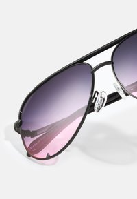 QUAY AUSTRALIA HIGH KEY UNISEX - Lunettes de soleil - black/pink