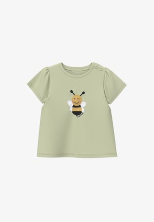Chemise verte claire à manches courtes pour tout-petit avec manches bouffantes, deux boutons aux épaules et une broderie d'abeille souriante au centre.