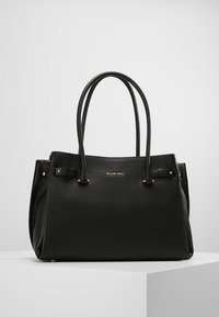 Borsa a spalla in pelle nera con forma strutturata, doppio manico e finiture in tonalità oro. Presenta il logo sul davanti e una finitura testurizzata.