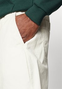 GAP ESSENTIAL  - Šortai - chino