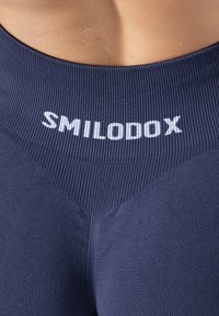 Smilodox CETRINA SEAMLESS SCRUNCH LEGGINGS - Leggings - dunkel blau