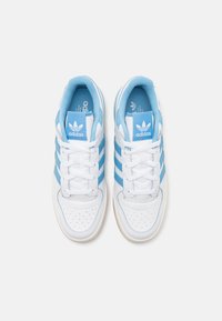 adidas Originals FORUM CLASSIC - Tossud - footwear white/team light blue/cloud white