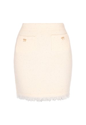 Fustă mini din tweed bej cu o textură țesută, tiv desfăcut, două buzunare frontale și accente decorative în nuanță de aur.